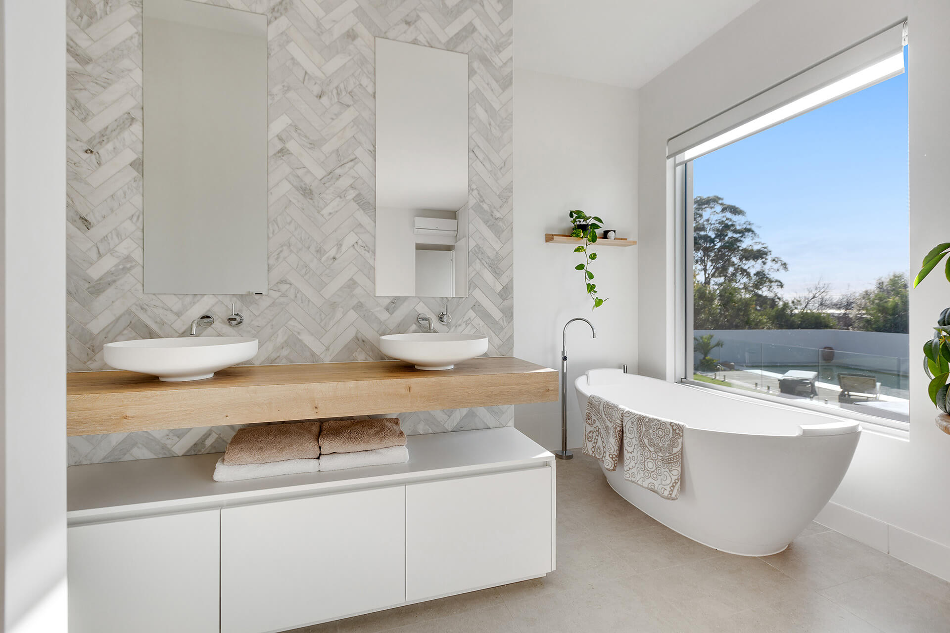 Bathroom in home for sale by Janice Dunn Real Estate Agency Frankston & Mount Eliza