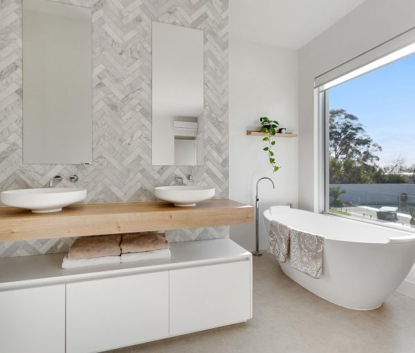 Bathroom in home for sale by Janice Dunn Real Estate Agency Frankston & Mount Eliza